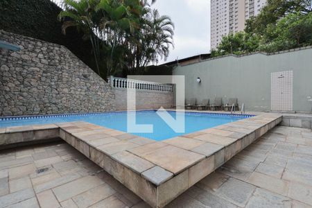 Apartamento à venda com 227m², 3 quartos e 3 vagas Apartamento à venda com 227m², 3 quartos e 3 vagasÁrea comum - Piscina
