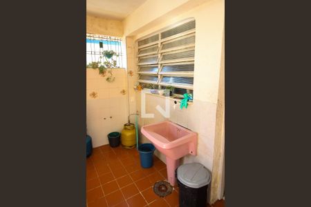 Casa à venda com 282m², 4 quartos e 3 vagas Casa à venda com 282m², 4 quartos e 3 vagasÁrea de Serviço
