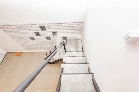 Studio para alugar com 30m², 1 quarto e sem vaga Studio para alugar com 30m², 1 quarto e sem vagaEscada