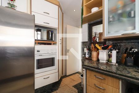 Apartamento à venda com 225m², 4 quartos e 4 vagas Apartamento à venda com 225m², 4 quartos e 4 vagasCozinha