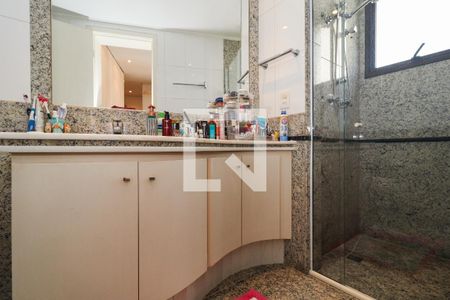 Apartamento à venda com 225m², 4 quartos e 4 vagas Apartamento à venda com 225m², 4 quartos e 4 vagasBanheiro da Suíte 3