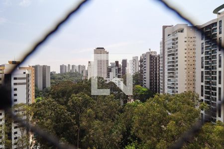 Apartamento à venda com 225m², 4 quartos e 4 vagas Apartamento à venda com 225m², 4 quartos e 4 vagasVista da Suíte 2