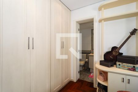 Apartamento à venda com 225m², 4 quartos e 4 vagas Apartamento à venda com 225m², 4 quartos e 4 vagasSuíte 3