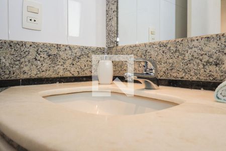 Apartamento à venda com 225m², 4 quartos e 4 vagas Apartamento à venda com 225m², 4 quartos e 4 vagasBanheiro da Suíte 4