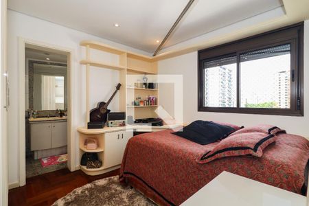 Apartamento à venda com 225m², 4 quartos e 4 vagas Apartamento à venda com 225m², 4 quartos e 4 vagasSuíte 3