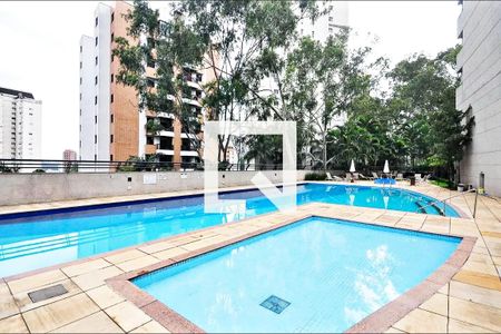 Apartamento à venda com 225m², 4 quartos e 4 vagas Apartamento à venda com 225m², 4 quartos e 4 vagasÁrea comum - Piscina