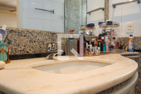 Apartamento à venda com 225m², 4 quartos e 4 vagas Apartamento à venda com 225m², 4 quartos e 4 vagasBanheiro da Suíte 3