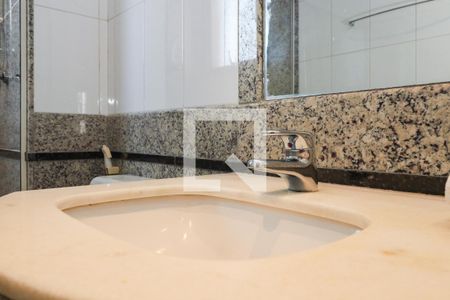 Apartamento à venda com 225m², 4 quartos e 4 vagas Apartamento à venda com 225m², 4 quartos e 4 vagasBanheiro da Suíte 2