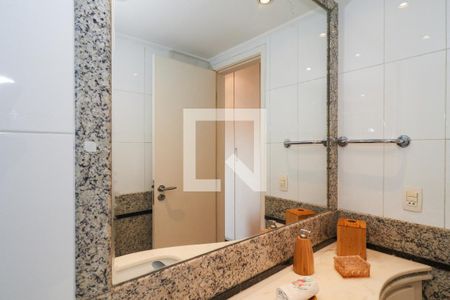 Apartamento à venda com 225m², 4 quartos e 4 vagas Apartamento à venda com 225m², 4 quartos e 4 vagasBanheiro da Suíte 2