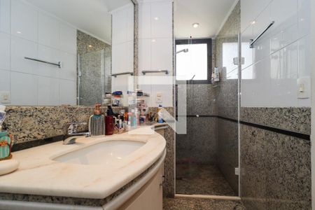 Apartamento à venda com 225m², 4 quartos e 4 vagas Apartamento à venda com 225m², 4 quartos e 4 vagasBanheiro da Suíte 3