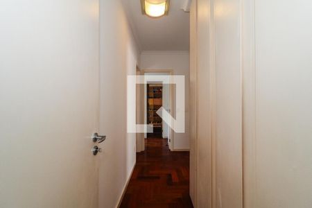 Apartamento à venda com 225m², 4 quartos e 4 vagas Apartamento à venda com 225m², 4 quartos e 4 vagasCorredor