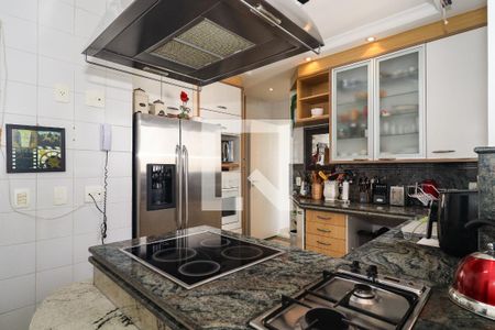 Apartamento à venda com 225m², 4 quartos e 4 vagas Apartamento à venda com 225m², 4 quartos e 4 vagasCozinha