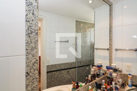 Apartamento à venda com 225m², 4 quartos e 4 vagas Apartamento à venda com 225m², 4 quartos e 4 vagasBanheiro da Suíte 3