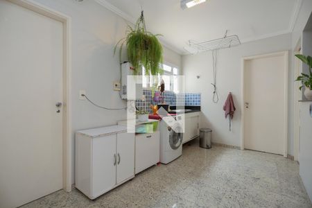 Apartamento à venda com 198m², 4 quartos e 3 vagas Apartamento à venda com 198m², 4 quartos e 3 vagasÁrea de serviço