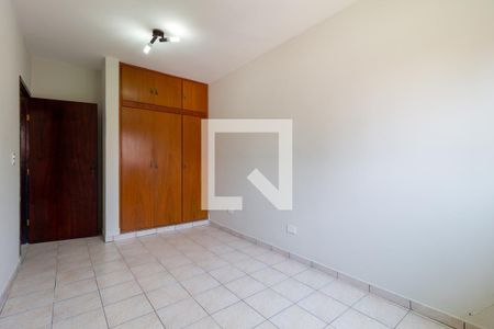 Casa à venda com 238m², 4 quartos e 3 vagas Casa à venda com 238m², 4 quartos e 3 vagasEdícula - Quarto 2