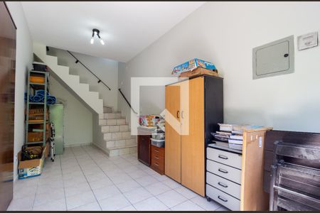 Casa à venda com 238m², 4 quartos e 3 vagas Casa à venda com 238m², 4 quartos e 3 vagasEdícula - Sala