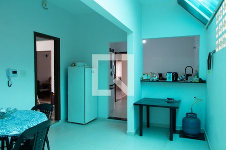 Casa à venda com 180m², 3 quartos e 3 vagas Casa à venda com 180m², 3 quartos e 3 vagasCOPA