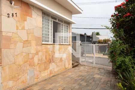 Casa à venda com 180m², 3 quartos e 3 vagas Casa à venda com 180m², 3 quartos e 3 vagasÁREA EXTERNA