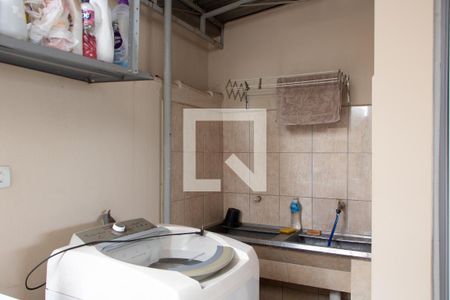 Casa à venda com 180m², 3 quartos e 3 vagas Casa à venda com 180m², 3 quartos e 3 vagasÁREA DE SERVIÇO