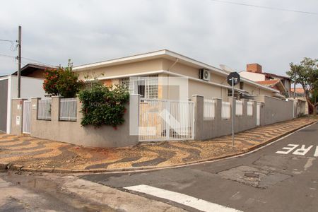 Casa à venda com 180m², 3 quartos e 3 vagas Casa à venda com 180m², 3 quartos e 3 vagasFACHADA