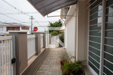 Casa à venda com 180m², 3 quartos e 3 vagas Casa à venda com 180m², 3 quartos e 3 vagasÁREA EXTERNA