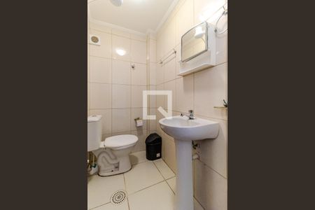 Banheiro de kitnet/studio para alugar com 1 quarto, 37m² em Sé, São Paulo