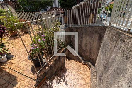 Casa à venda com 152m², 3 quartos e 2 vagasEscada de Entrada