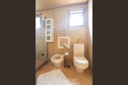 Apartamento à venda com 250m², 3 quartos e 3 vagas Apartamento à venda com 250m², 3 quartos e 3 vagasBanheiro/Sacada/Suíte