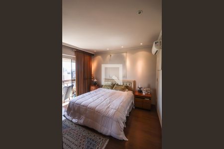 Apartamento à venda com 250m², 3 quartos e 3 vagas Apartamento à venda com 250m², 3 quartos e 3 vagasSuíte