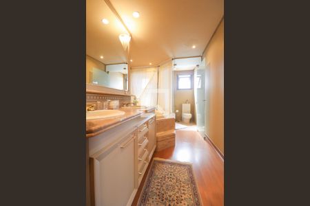 Apartamento à venda com 250m², 3 quartos e 3 vagas Apartamento à venda com 250m², 3 quartos e 3 vagasBanheiro/Sacada/Suíte