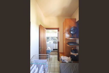 Apartamento à venda com 250m², 3 quartos e 3 vagas Apartamento à venda com 250m², 3 quartos e 3 vagasQuarto/serviço