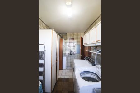 Apartamento à venda com 250m², 3 quartos e 3 vagas Apartamento à venda com 250m², 3 quartos e 3 vagasLavanderia