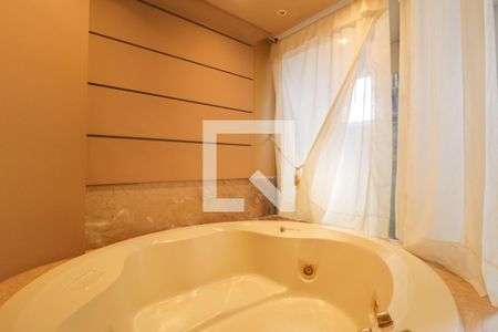 Apartamento à venda com 250m², 3 quartos e 3 vagas Apartamento à venda com 250m², 3 quartos e 3 vagasBanheiro/Sacada/Suíte