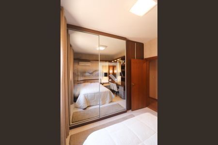 Apartamento à venda com 250m², 3 quartos e 3 vagas Apartamento à venda com 250m², 3 quartos e 3 vagasQuarto 2