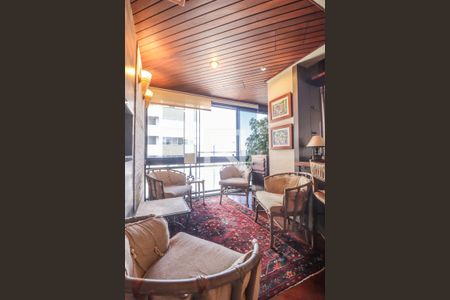 Apartamento à venda com 250m², 3 quartos e 3 vagas Apartamento à venda com 250m², 3 quartos e 3 vagasSala