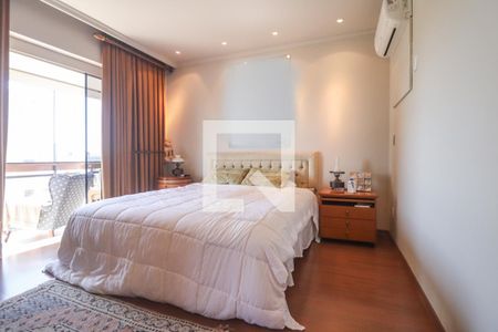 Apartamento à venda com 250m², 3 quartos e 3 vagas Apartamento à venda com 250m², 3 quartos e 3 vagasSuíte