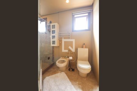 Apartamento à venda com 250m², 3 quartos e 3 vagas Apartamento à venda com 250m², 3 quartos e 3 vagasBanheiro/Sacada/Suíte