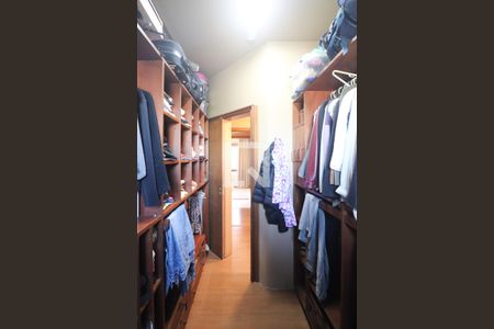 Apartamento à venda com 250m², 3 quartos e 3 vagas Apartamento à venda com 250m², 3 quartos e 3 vagasCloset