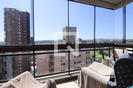 Apartamento à venda com 250m², 3 quartos e 3 vagas Apartamento à venda com 250m², 3 quartos e 3 vagasSacada/Suíte