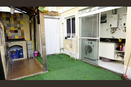 Casa de condomínio à venda com 235m², 4 quartos e 2 vagasQuintal - Fundos - Area Gourmet