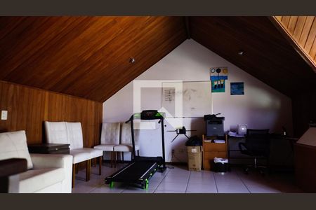 Casa de condomínio à venda com 235m², 4 quartos e 2 vagasSotao