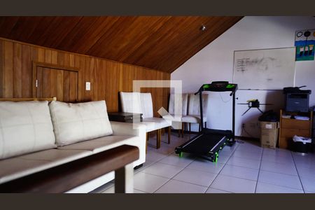 Casa de condomínio à venda com 235m², 4 quartos e 2 vagasSotao