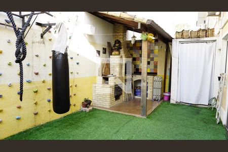 Casa de condomínio à venda com 235m², 4 quartos e 2 vagasQuintal - Fundos - Area Gourmet