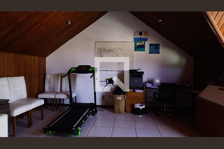 Casa de condomínio à venda com 235m², 4 quartos e 2 vagasSotao