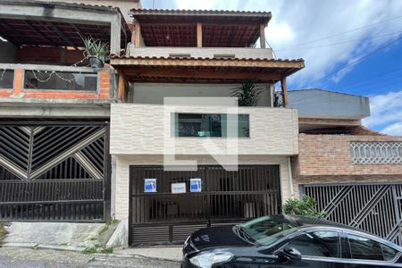 Casa à venda com 125m², 5 quartos e 2 vagas Casa à venda com 125m², 5 quartos e 2 vagasFachada