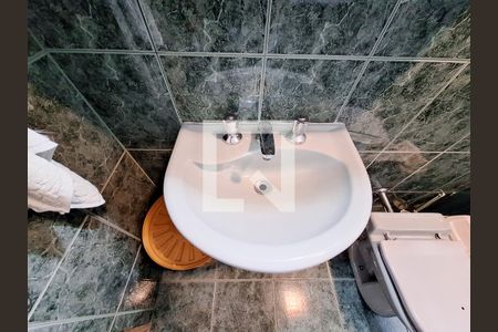 Casa à venda com 168m², 3 quartos e 4 vagas Casa à venda com 168m², 3 quartos e 4 vagasBanheiro Quarto 1