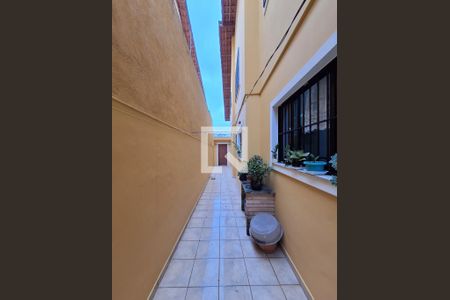 Casa à venda com 168m², 3 quartos e 4 vagas Casa à venda com 168m², 3 quartos e 4 vagasLateral