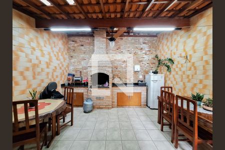 Casa à venda com 168m², 3 quartos e 4 vagas Casa à venda com 168m², 3 quartos e 4 vagasQuintal