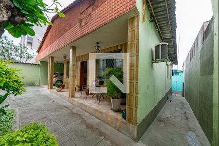 Casa à venda com 210m², 3 quartos e 2 vagasEntrada