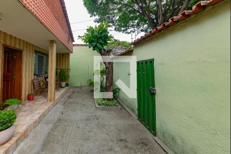 Casa à venda com 210m², 3 quartos e 2 vagasEntrada